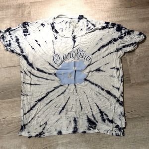 UNC tie-dyed XL women’s cut top.